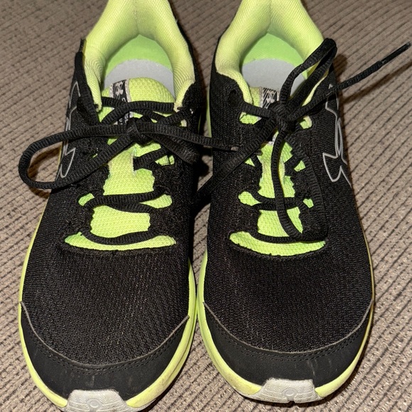 Under Armour BoysSneakers - Picture 7 of 9